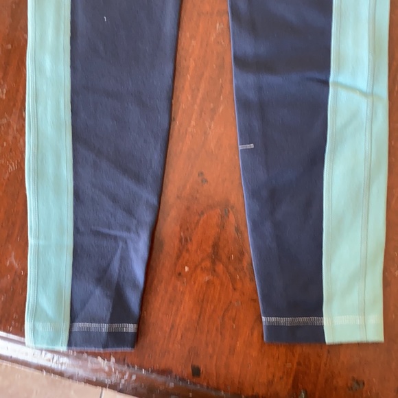 Beyond Yoga High-Waist size small legging - Picture 6 of 6